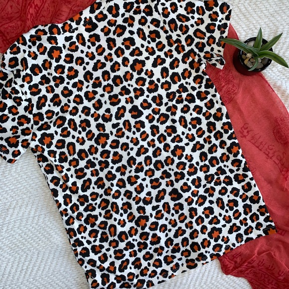 Lost + Wander Leopard Print V-Neck Top Size Medium - Picture 9 of 11